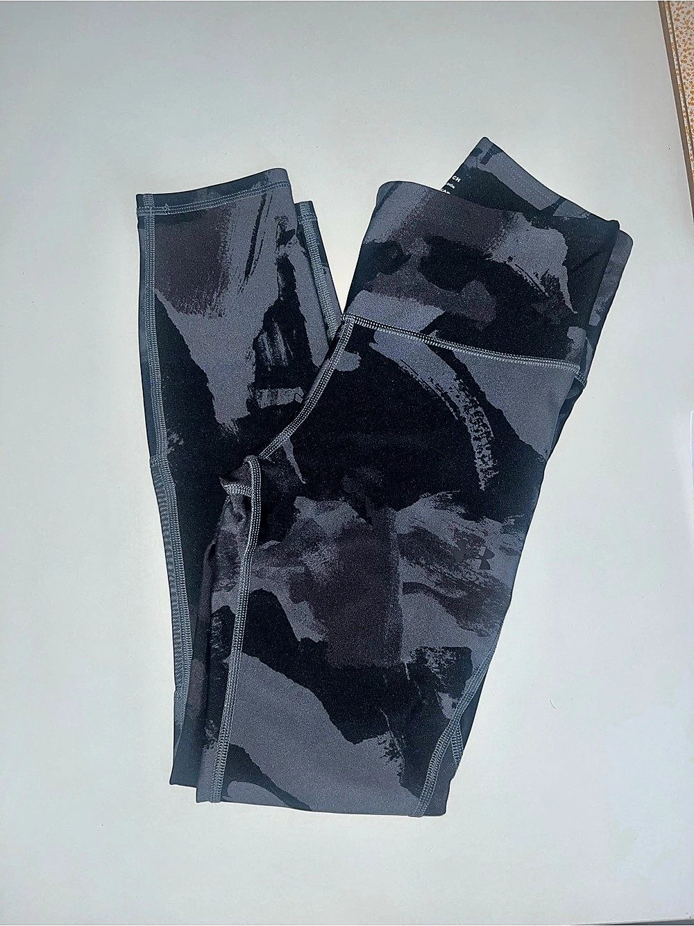 Under Armour Compression Leggings Black & Gray Small Like New
